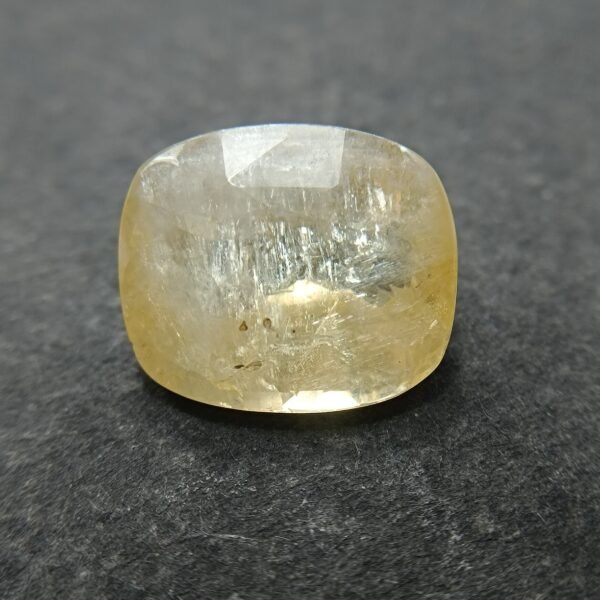 Yellow Sapphire 8.87 Carat/ 9.50 Ratti