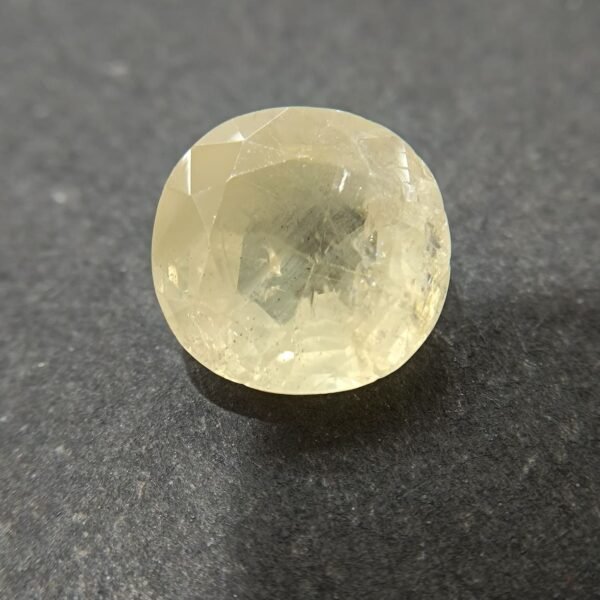 Yellow Sapphire 12.42 Carat/ 13.50 Ratti