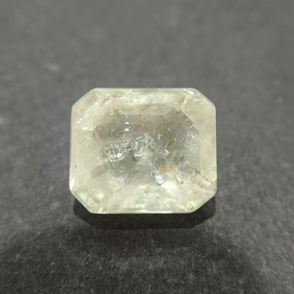 Yellow Sapphire 15.11 Carat/ 16.50 Ratti