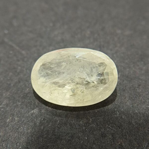 Yellow Sapphire 6.03 Carat/ 6.50 Ratti