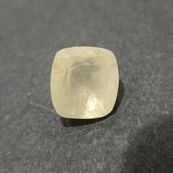 Yellow Sapphire 7.59 Carat/ 8.25 Ratti