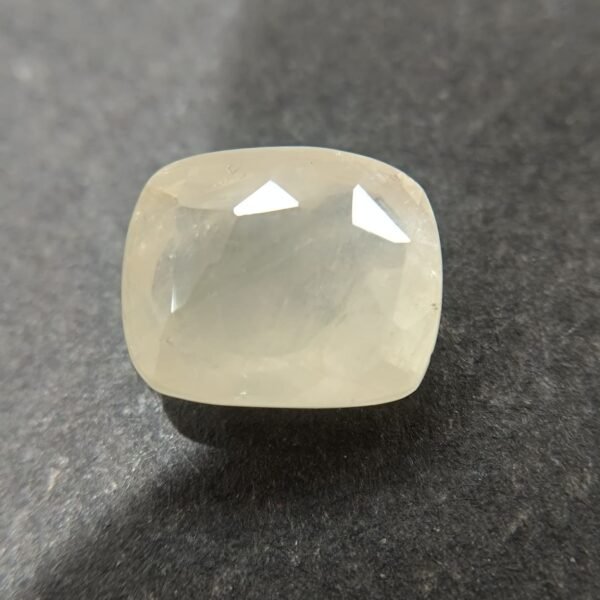 Yellow Sapphire 7.87 Carat/ 8.50 Ratti