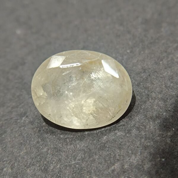Yellow Sapphire 9.16 Carat/ 10 Ratti