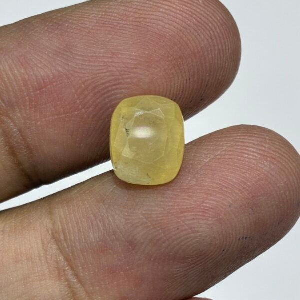 YELLOW SAPPHIRE 5.30 Carat - GA2721