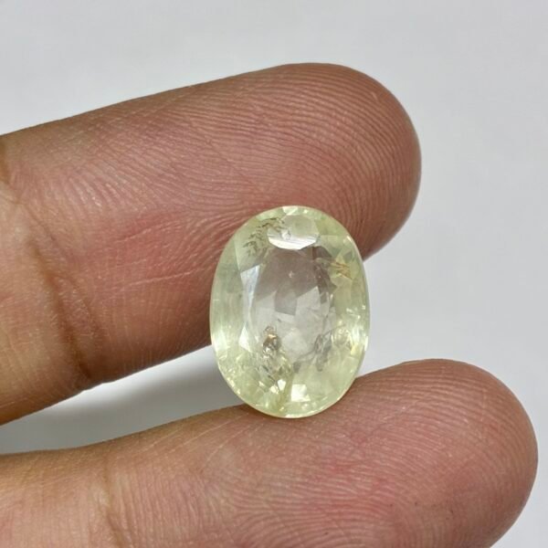 YELLOW SAPPHIRE 8.52 Carat - GA0699